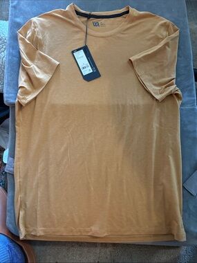 VRST Men’s Icon Short Sleeve Tee M Palomino Gold Heather NWT